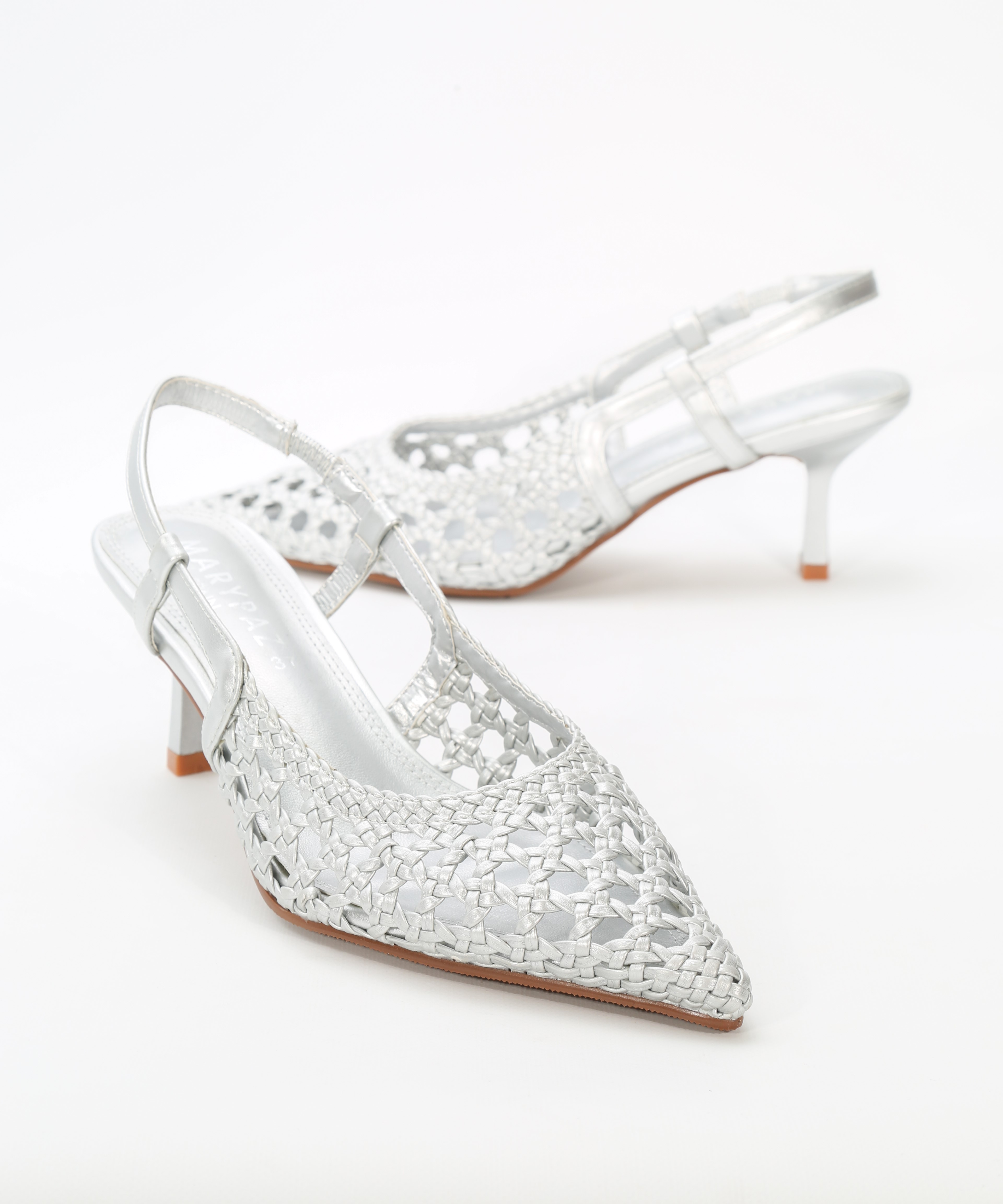 Sapato aberto atr&aacute;s entran&ccedil;ado image number null